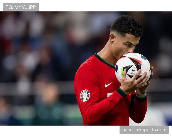 德甲转会窗口盘点：新星闪耀加盟，功勋老将挥手告别