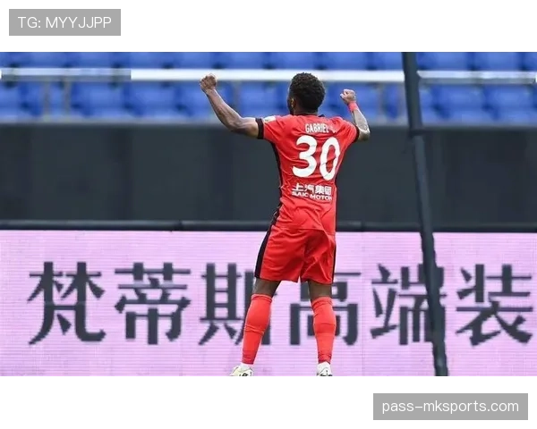 巴西队边路进攻发力，助球队再度领先