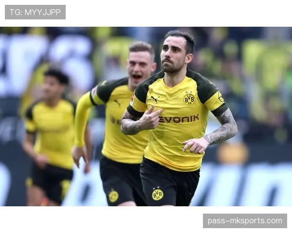 德甲弗赖堡球迷狂热助威,主场氛围持续提升 德甲弗赖堡球迷狂热助威,主场氛围持续提升